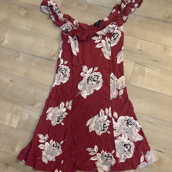 2 for $20 le chateau Red Floral Dress with Ruffles EUC - Picture 2 of 5